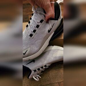 Air Max 270 grey wolf knit style